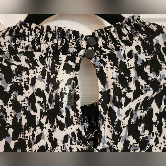 Penningtons, Size 1x, Black, white & Grey - Picture 3 of 4